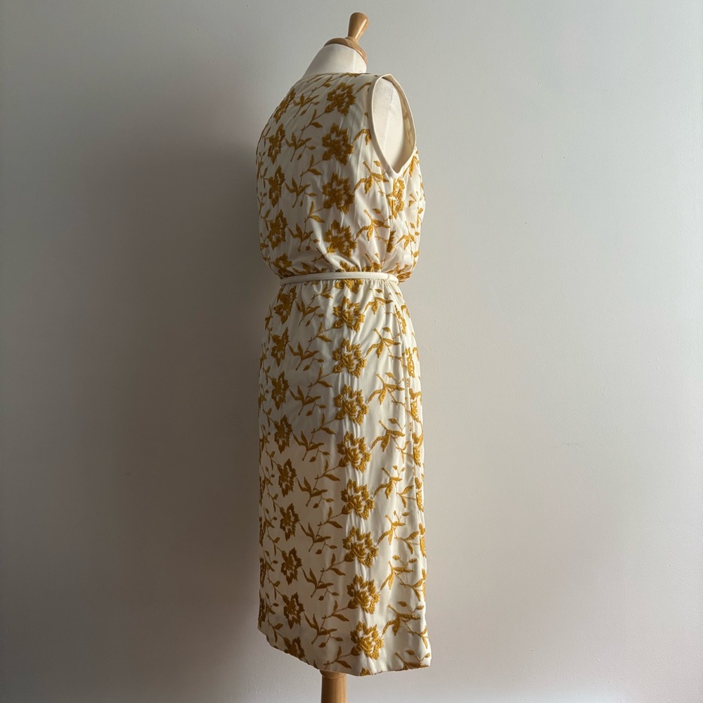 Vintage 1960s Golden Floral and Cream Sleeveless Dress - Picture 5 of 10